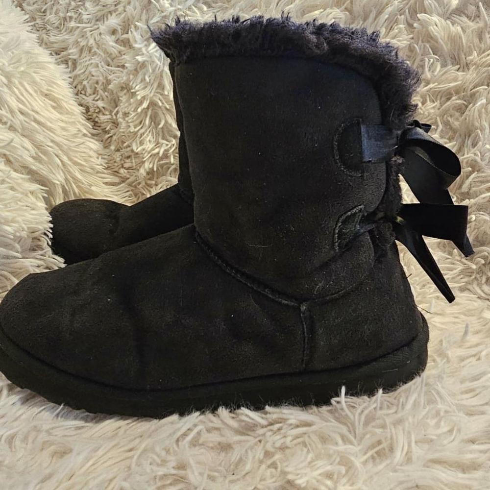 UGG Black Bailey Bow II Boots - Size 7